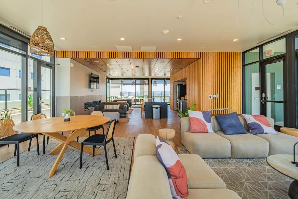 Detailed 2Bd, Highrise Dt, Pool, Gym, Parking, Sleeps 8 Leilighet Phoenix Eksteriør bilde