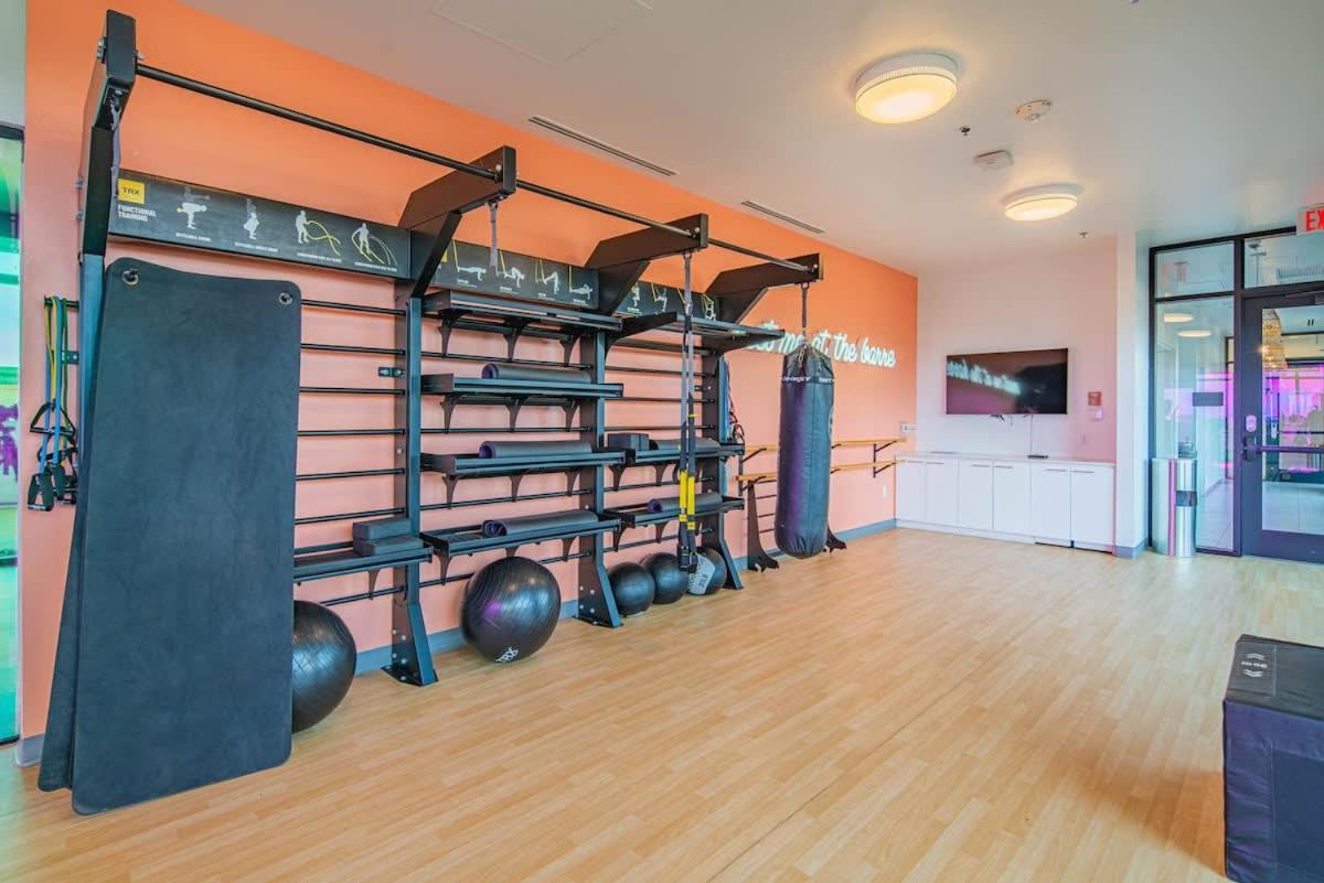 Detailed 2Bd, Highrise Dt, Pool, Gym, Parking, Sleeps 8 Leilighet Phoenix Eksteriør bilde