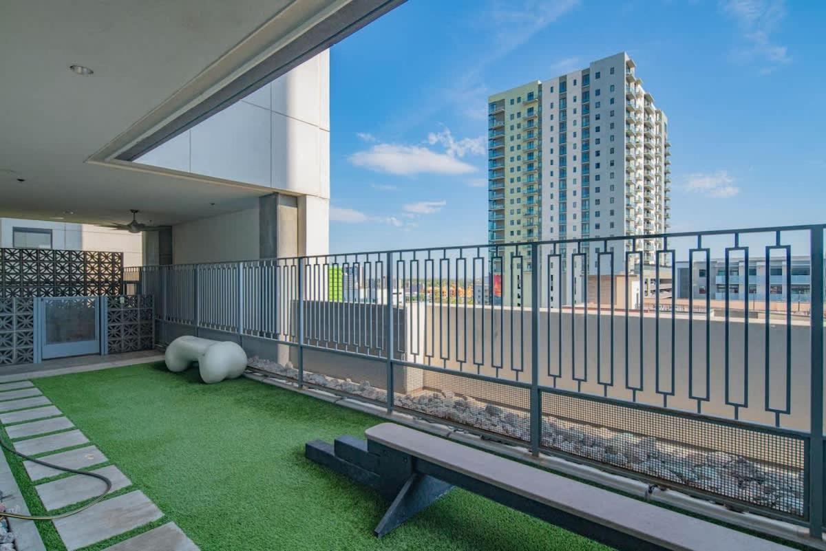 Detailed 2Bd, Highrise Dt, Pool, Gym, Parking, Sleeps 8 Leilighet Phoenix Eksteriør bilde