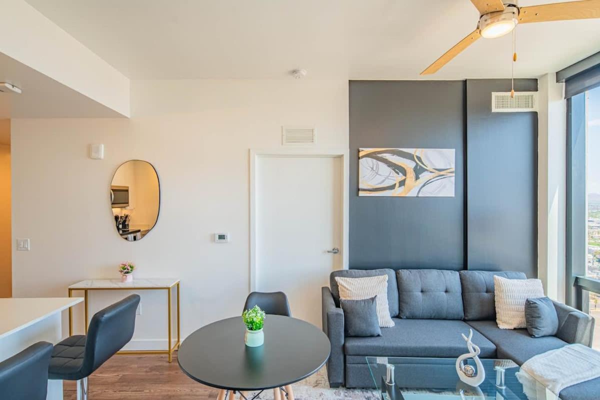 Detailed 2Bd, Highrise Dt, Pool, Gym, Parking, Sleeps 8 Leilighet Phoenix Eksteriør bilde