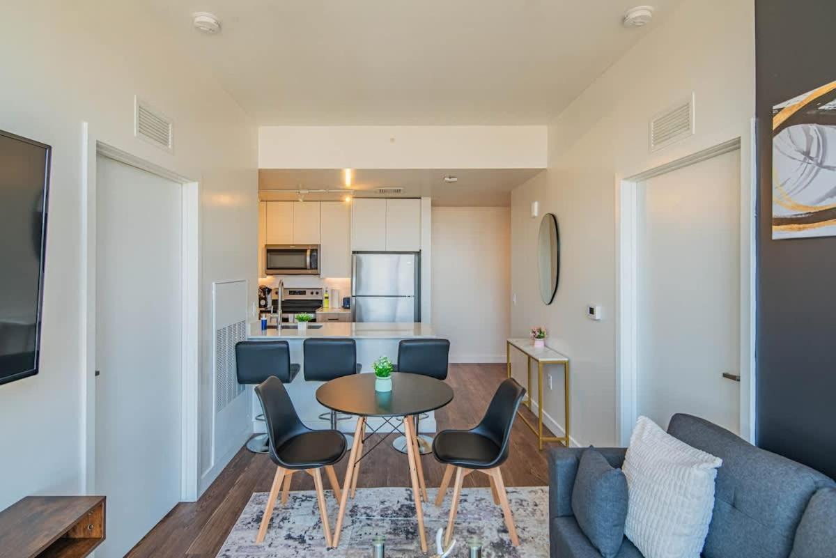 Detailed 2Bd, Highrise Dt, Pool, Gym, Parking, Sleeps 8 Leilighet Phoenix Eksteriør bilde