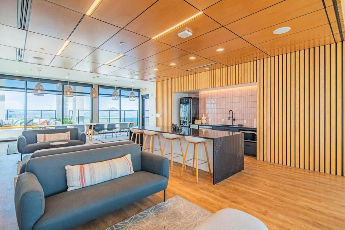 Detailed 2Bd, Highrise Dt, Pool, Gym, Parking, Sleeps 8 Leilighet Phoenix Eksteriør bilde